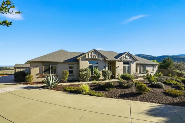 979 Via Rodriguez, San Juan Bautista CA: https://media.crmls.org/mediaz/210f75f2-6660-4252-8897-991fd0d4ea48.jpg