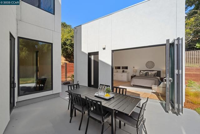 158 Lawson Road, Kensington CA: https://media.crmls.org/mediaz/210fbe41-3b6b-4f2d-a2c1-b9a52a453dad.jpg