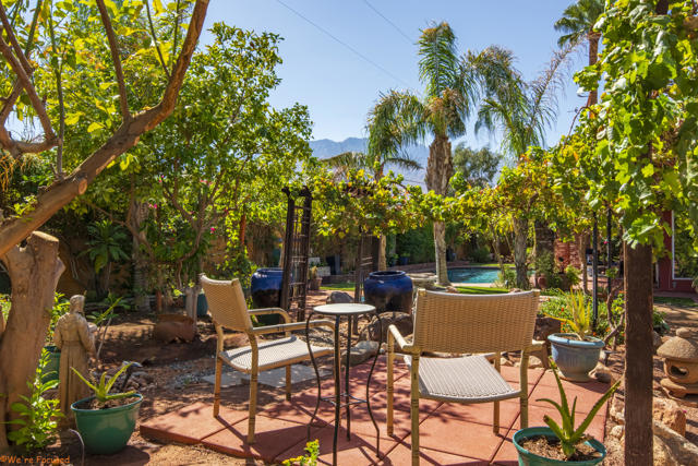 14 Gary Circle, Palm Springs CA: https://media.crmls.org/mediaz/210fcb52-9f9b-4285-b015-832408f63636.jpg