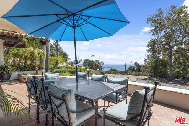 27355 Pacific Coast Highway, Malibu CA: https://media.crmls.org/mediaz/2110c80f-13a9-47af-bd85-5772a4b0d2da.jpg