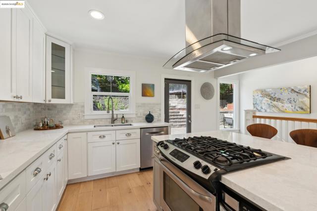 2847 Shasta Rd, Berkeley CA: https://media.crmls.org/mediaz/21112b98-e38a-4796-9e7c-f218452f9497.jpg
