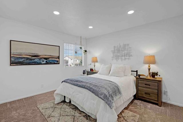 2425 Glenview Drive, Hollister CA: https://media.crmls.org/mediaz/21116a33-d86a-49a0-bcb4-86eec54479cc.jpg