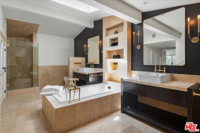 1100 Pine Drive, Beverly Hills CA: https://media.crmls.org/mediaz/211220ed-6ff5-473a-89b8-9c92cb2bee0e.jpg
