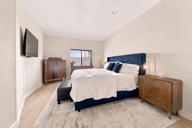 14819 Magnolia Boulevard, 7 photo 17
