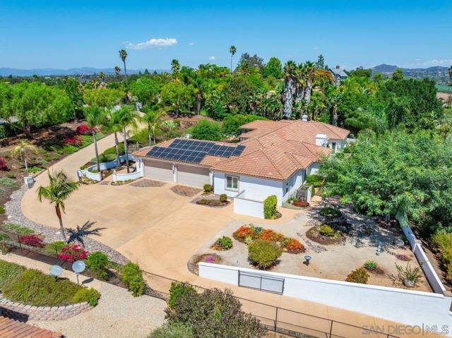 2860 Via Rancheros Way, Fallbrook CA: https://media.crmls.org/mediaz/21123ffc-3309-4ef3-a3b1-a40c18a77892.jpg