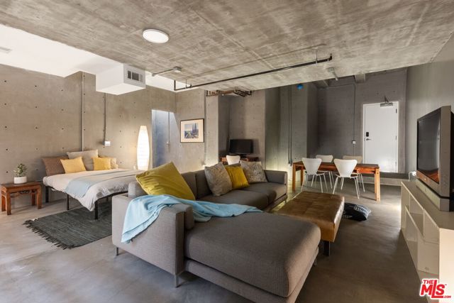 1244 14th Street, Santa Monica CA: https://media.crmls.org/mediaz/211246db-2d49-415d-ac19-d9f1d7e8a743.jpg