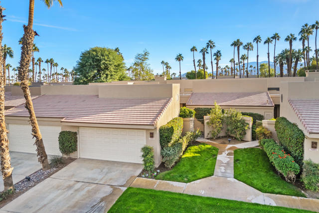 76495 Daffodil Drive, Palm Desert CA: https://media.crmls.org/mediaz/2112b579-23b4-426f-961e-08bc35b26865.jpg