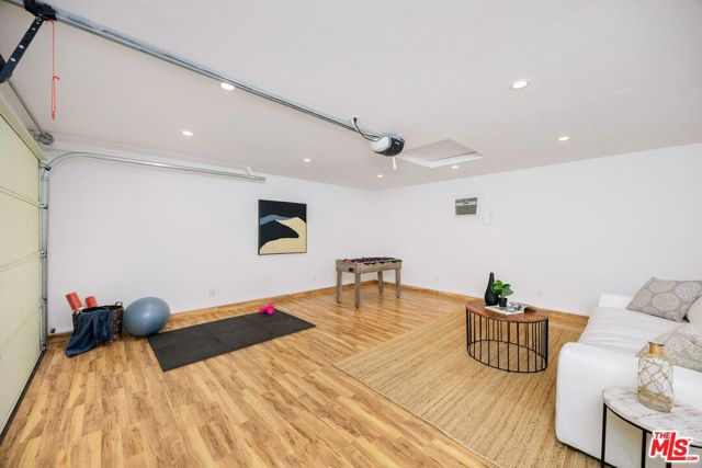4311 Greenbush Avenue, Sherman Oaks CA: https://media.crmls.org/mediaz/2112d65a-bb81-4aeb-9093-fc4966c4add6.jpg