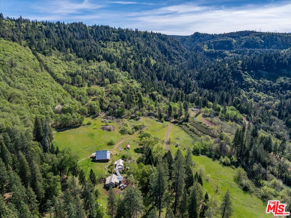 https://media.crmls.org/mediaz/2112ff40-b04f-4ec4-812d-845e196f81a5.jpg?preset=X-Large