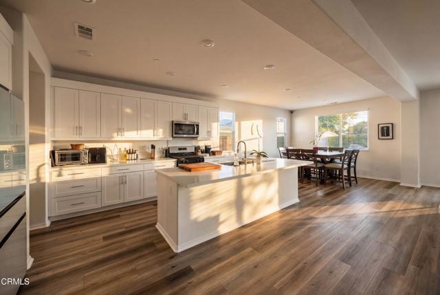 Detail Gallery Image 3 of 25 For 9019 Black Thorn St, Jurupa Valley,  CA 92509 - 3 Beds | 2 Baths