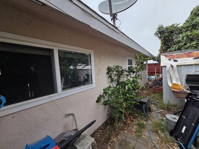 1361 California Street, Imperial Beach CA: https://media.crmls.org/mediaz/21138301-49cc-499e-8424-90461a01e4e5.jpg