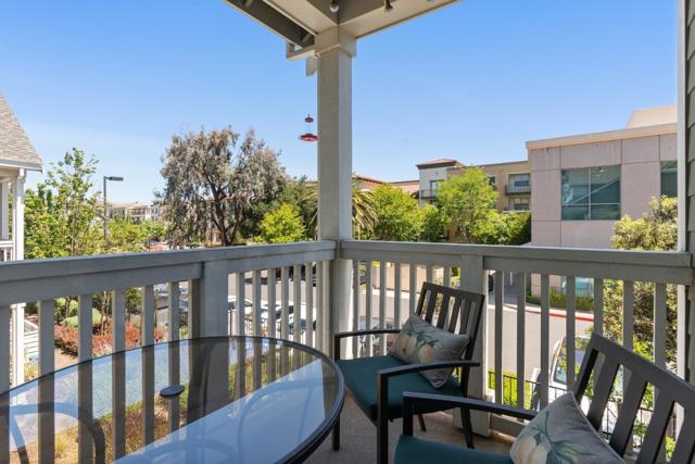 320 Circuit Way, Mountain View CA: https://media.crmls.org/mediaz/21138d2d-a6aa-4e29-8110-9702878d2b1d.jpg