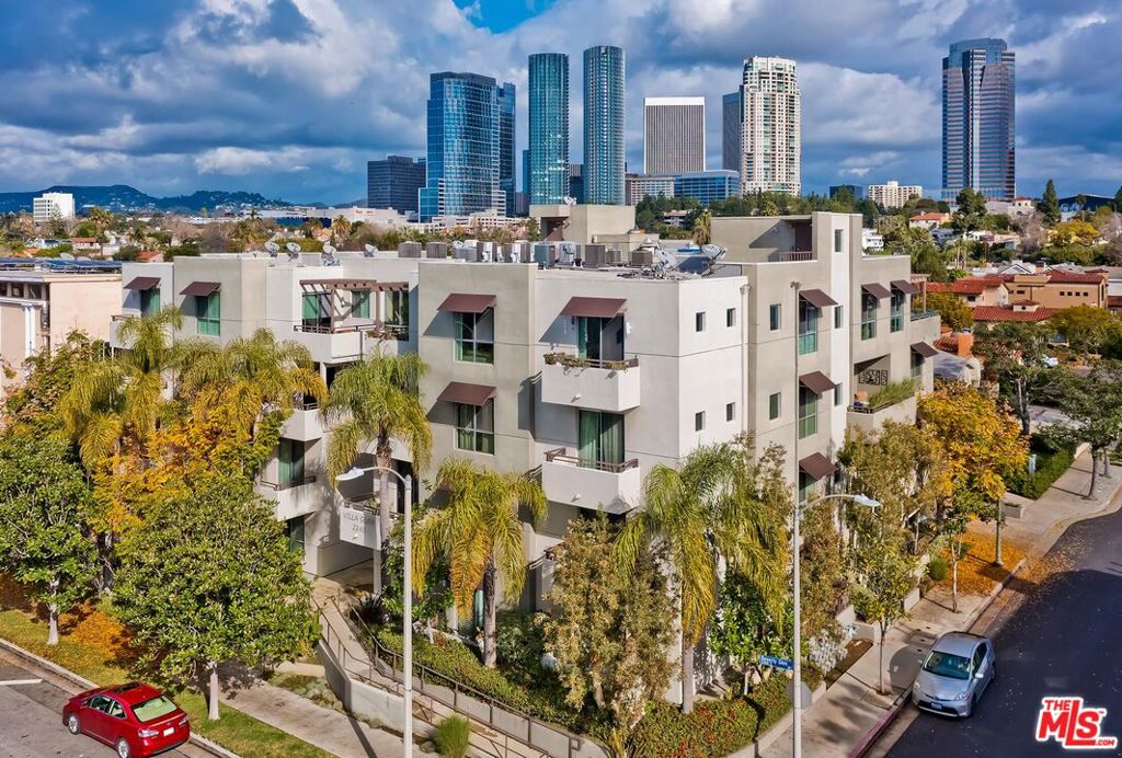 2240 S Beverly Glen Boulevard 104, Los Angeles, CA 90064