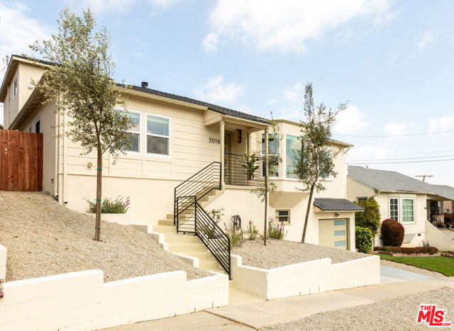 5018 Valleydale Avenue, Los Angeles CA: https://media.crmls.org/mediaz/2113e024-ef88-459d-bb37-75cb86173256.jpg