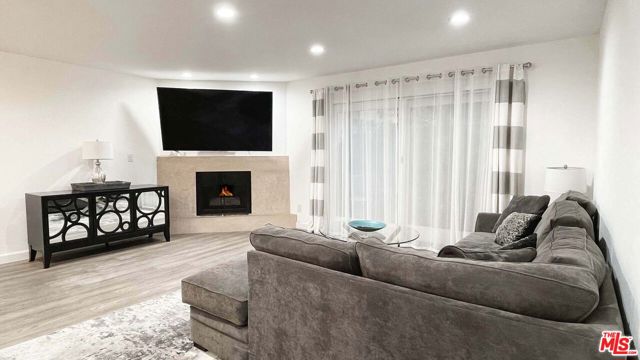 1443 25th Street, Santa Monica CA: https://media.crmls.org/mediaz/211494e4-b8fc-489e-98af-9595ef312dfb.jpg