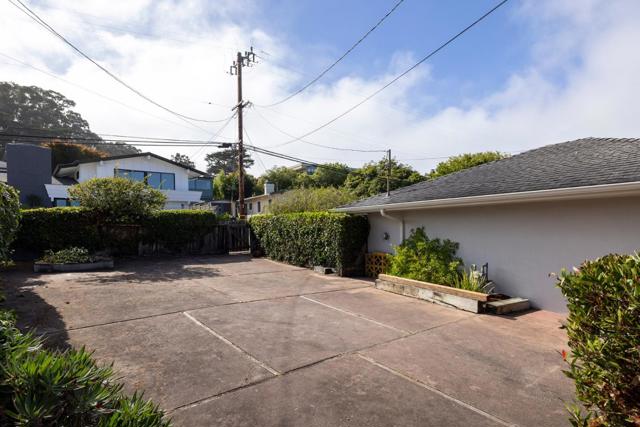 847 Ocean View Boulevard, Pacific Grove CA: https://media.crmls.org/mediaz/2114aead-c0a8-487c-847f-1290cbdddc02.jpg