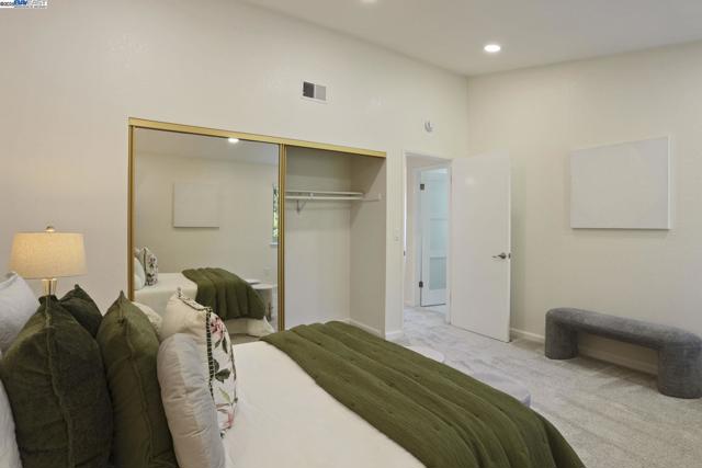 7650 Arbor Creek Cir, Dublin CA: https://media.crmls.org/mediaz/21153870-eec8-4dd0-a293-2b105df15fdf.jpg