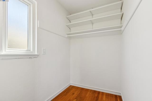 1630 Dayton Ave, Alameda CA: https://media.crmls.org/mediaz/2115b53b-d1d7-4936-8af8-8fe3ec4d0e21.jpg
