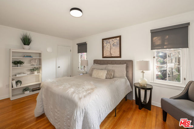 263 Lamont Drive, Los Angeles CA: https://media.crmls.org/mediaz/2115bab3-df18-4990-a9b9-98755722c86e.jpg