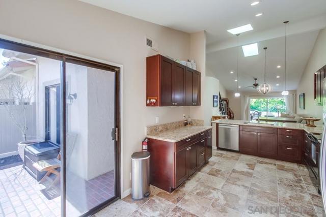 17832 Avenida Cordillera, San Diego CA: https://media.crmls.org/mediaz/211607d5-0573-4d47-86b2-534ea5d3952e.jpg