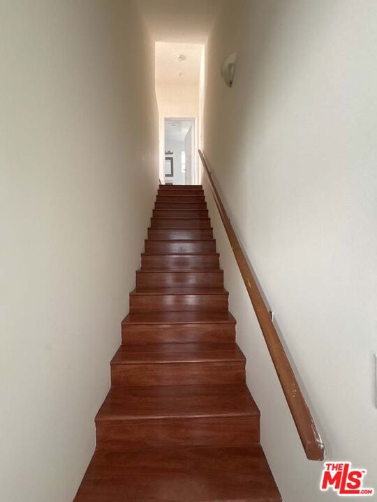 915 Broadway Street, Venice CA: https://media.crmls.org/mediaz/2116094b-52ef-4f77-afde-fae31df89439.jpg