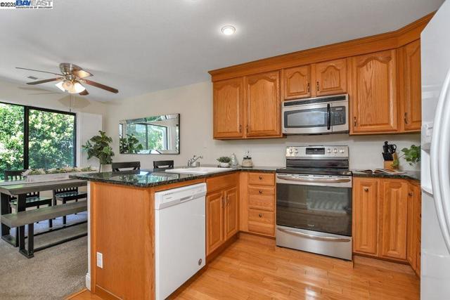 235 Via Pinada Ln, Martinez CA: https://media.crmls.org/mediaz/2116210f-789b-4818-9f8c-511cacb7b851.jpg