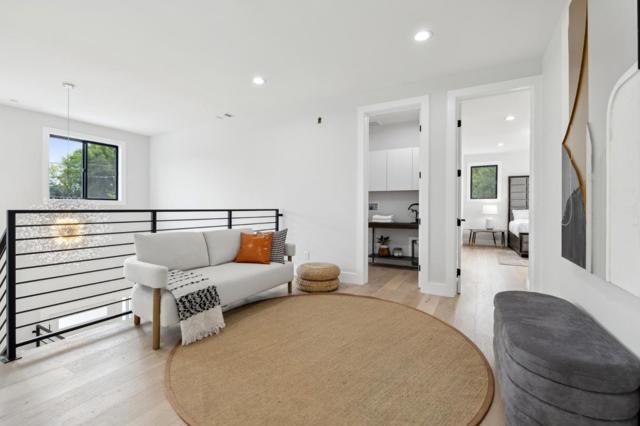 1074 Riverside Drive, Los Altos CA: https://media.crmls.org/mediaz/21164e14-9b21-4b31-bbd7-c4ef41975d45.jpg