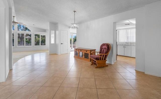 74577 Azurite Circle E, Palm Desert CA: https://media.crmls.org/mediaz/21166176-65d7-41c1-a13b-7f50e7f428bc.jpg