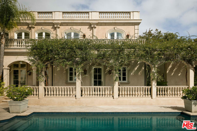 628 N Rodeo Drive, Beverly Hills CA: https://media.crmls.org/mediaz/2116dd44-298e-4563-802a-cfe64680dbe9.jpg