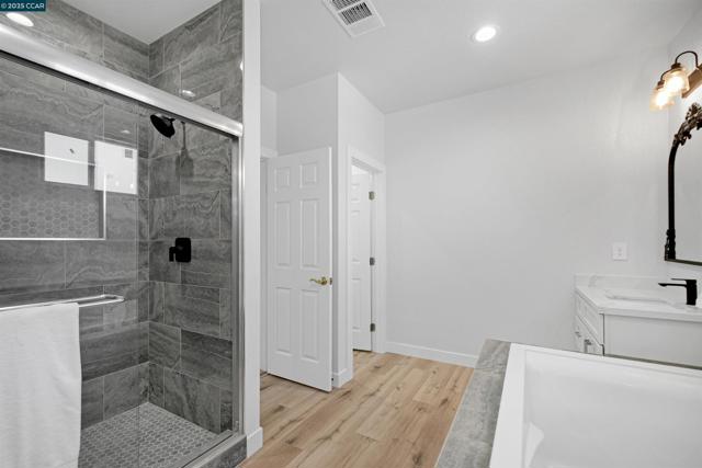 2722 Cowell Rd, Concord CA: https://media.crmls.org/mediaz/21176b60-887f-490c-bd8d-f2f8b8fc66e1.jpg