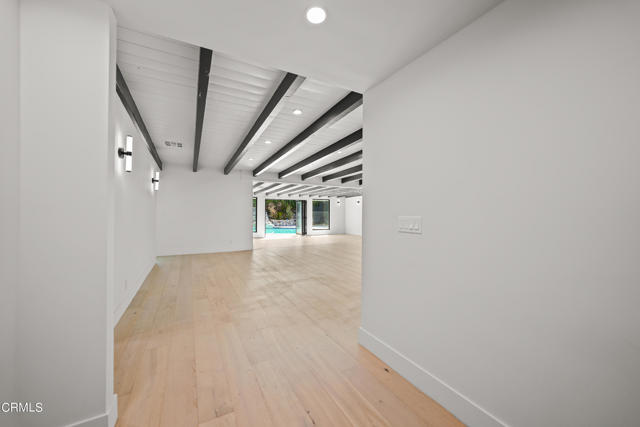 9518 Forbes Avenue, Northridge CA: https://media.crmls.org/mediaz/2118df5c-29c1-42c2-8374-ed8978405f72.jpg