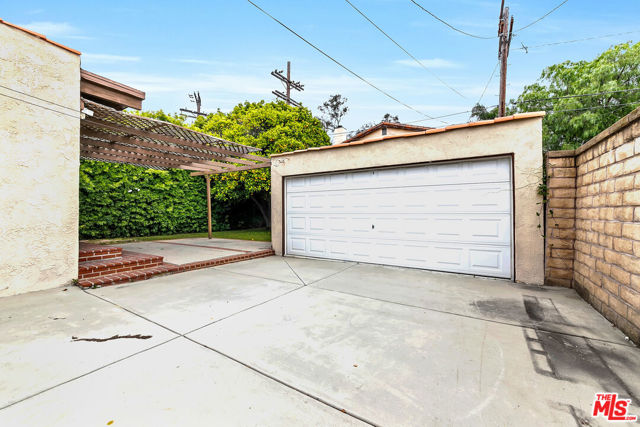 2524 Federal Avenue, Los Angeles, California 90064, 3 Bedrooms Bedrooms, ,2 BathroomsBathrooms,Single Family Residence,For Sale,Federal,24394179