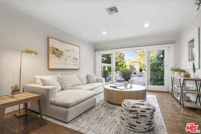 6002 Jumilla Avenue, Woodland Hills CA: https://media.crmls.org/mediaz/2119106a-04c1-4b48-93da-ac8561531c6e.jpg