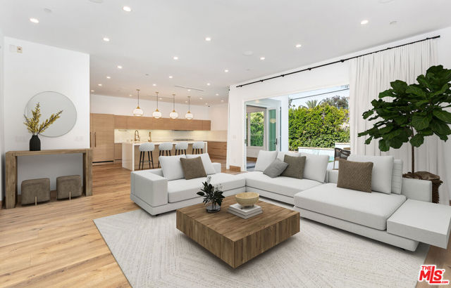 142 N Hamel Drive, Beverly Hills CA: https://media.crmls.org/mediaz/21194416-4458-4425-9084-3d0f7219826f.jpg