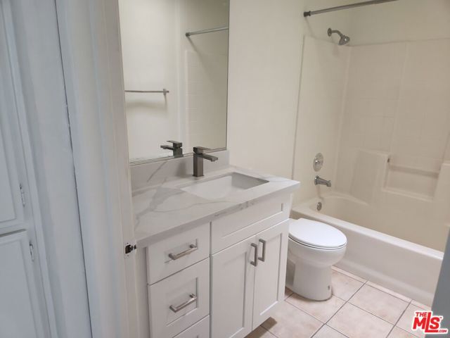 22705 Del Valle Street, 5 photo 18