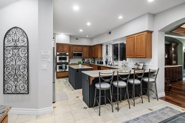 Detail Gallery Image 18 of 73 For 2270 Summit Dr, Escondido,  CA 92025 - 5 Beds | 3/1 Baths