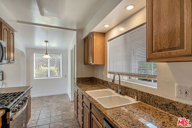 22125 Costanso Street, Woodland Hills CA: https://media.crmls.org/mediaz/21198c5e-5443-4be6-8bff-19a72cbbf8f5.jpg