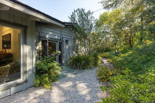 5125 El Secreto, Rancho Santa Fe CA: https://media.crmls.org/mediaz/2119c5f2-d762-4f32-ad89-76972f2f819b.jpg