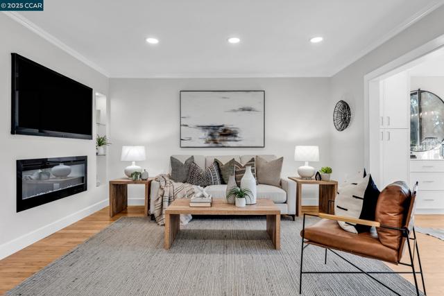 1200 Leisure Ln, Walnut Creek CA: https://media.crmls.org/mediaz/211a1bbb-8a1e-49e2-b499-3b5cd3441344.jpg