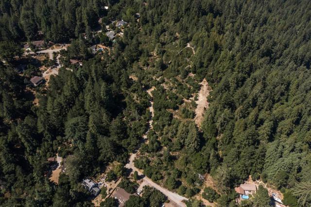 225 Santa Cruz Street, Boulder Creek CA: https://media.crmls.org/mediaz/211a291f-2e14-44d7-8535-d29dd156624e.jpg