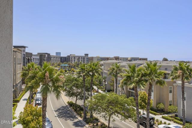 2870 Wagon Wheel Road, Oxnard CA: https://media.crmls.org/mediaz/211a2b1e-7497-4e50-83df-3dbc63184468.jpg