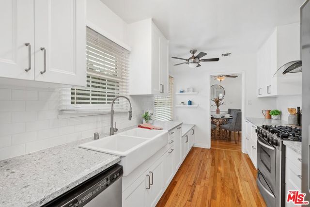 8131 Paso Robles Avenue, Lake Balboa CA: https://media.crmls.org/mediaz/211a41f0-8210-4426-b7bc-c150a99828c5.jpg