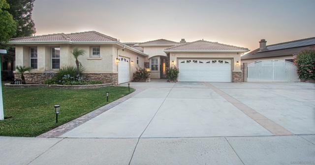 28371 Evening Star Dr, Menifee CA: https://media.crmls.org/mediaz/211abebb-da8e-4777-8329-a907cb509d62.jpg