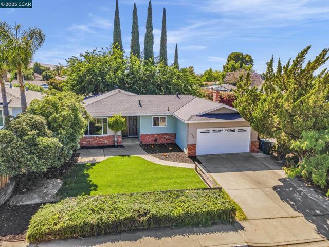 1330 Aster Dr, Antioch CA: https://media.crmls.org/mediaz/211ad784-14e6-44df-bb99-b395ef8b83ba.jpg