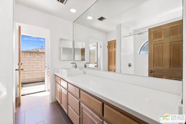 38262 W Maracaibo Circle, Palm Springs CA: https://media.crmls.org/mediaz/211b007e-c7c3-4823-aeb9-b90081c81b36.jpg