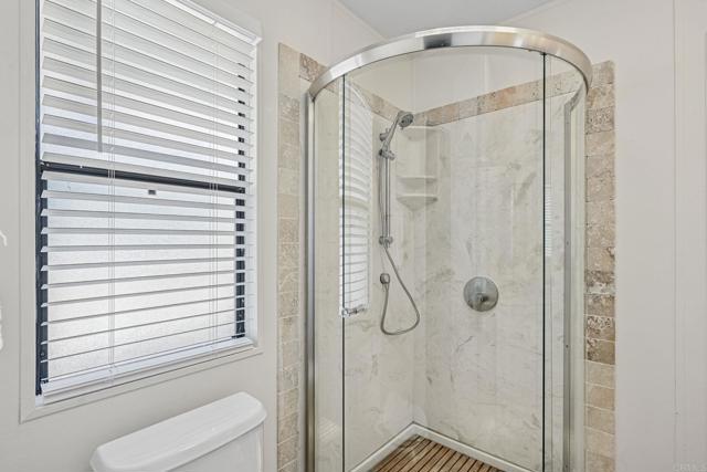 Detail Gallery Image 17 of 58 For 631 via Costa Rica, Vista,  CA 92081 - 2 Beds | 2 Baths