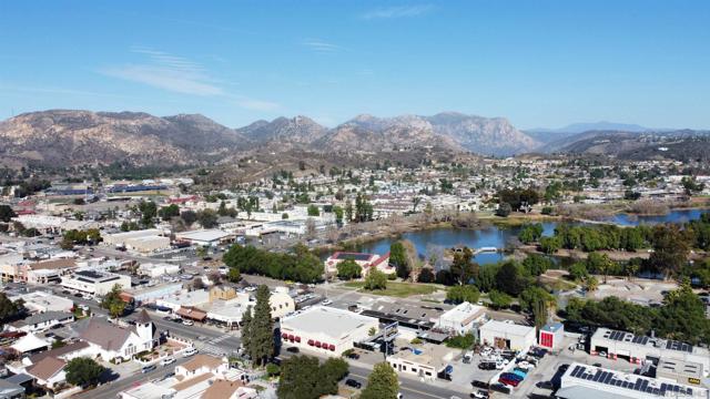 9825 Maine Avenue, Lakeside CA: https://media.crmls.org/mediaz/211c804e-4e29-4d3e-8784-c46f213bebc1.jpg