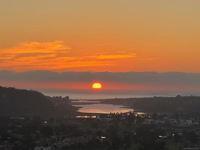 3240 Piragua St, Carlsbad CA: https://media.crmls.org/mediaz/211d0ca4-07db-483f-be12-ddfafe8af550.jpg