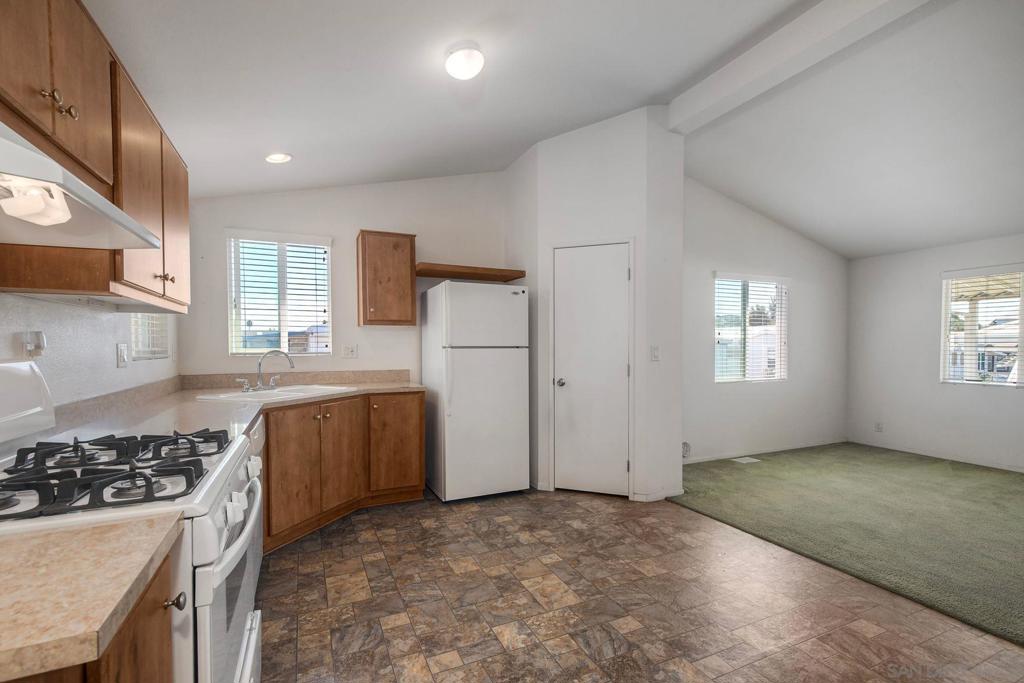 MLS #250038113SD image #10