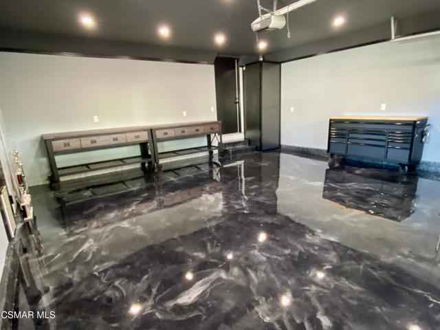 23225 Cass Avenue, Woodland Hills CA: https://media.crmls.org/mediaz/211d46c4-49e7-473d-98e3-5e64817748fd.jpg